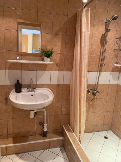 Kuru Guest House Bagian luar foto